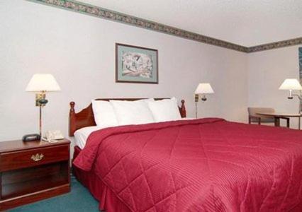 King Room - Non-Smoking interior